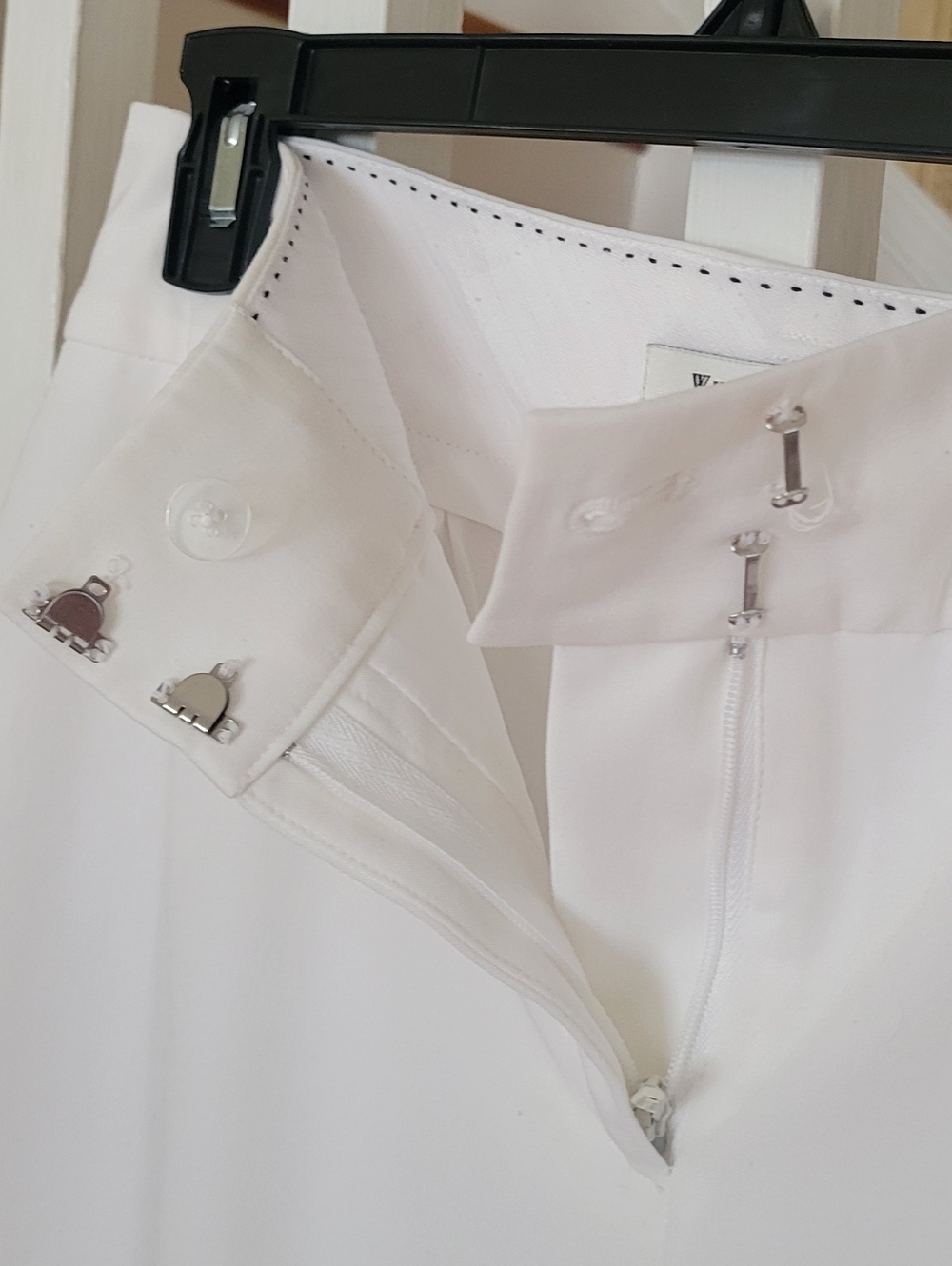 WHITE HOUSE BLACK MARKET Pleated White Pants Size 6 - Picture 4 of 8